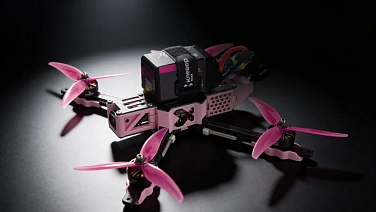 Конструктор FPV-квадрокоптера Клевер 5 FPV — вид сбоку